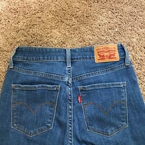 Levi stretchy jeans